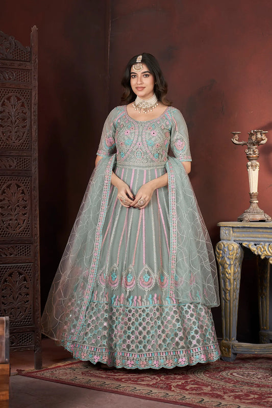Robe prête à porter pistache clair avec broderie et zarkan, accompagnée d'un dupatta