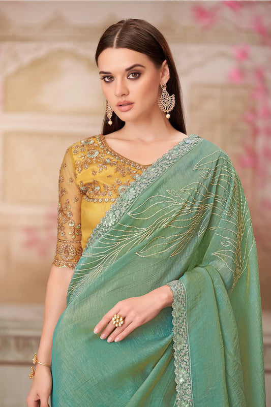 Sari de fête vert pistache en soie avec broderie de sequins et de fils