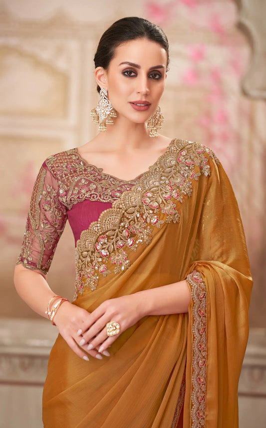 Sari de soirée en soie chiffon dorée brillante avec broderies de sequins et de fil