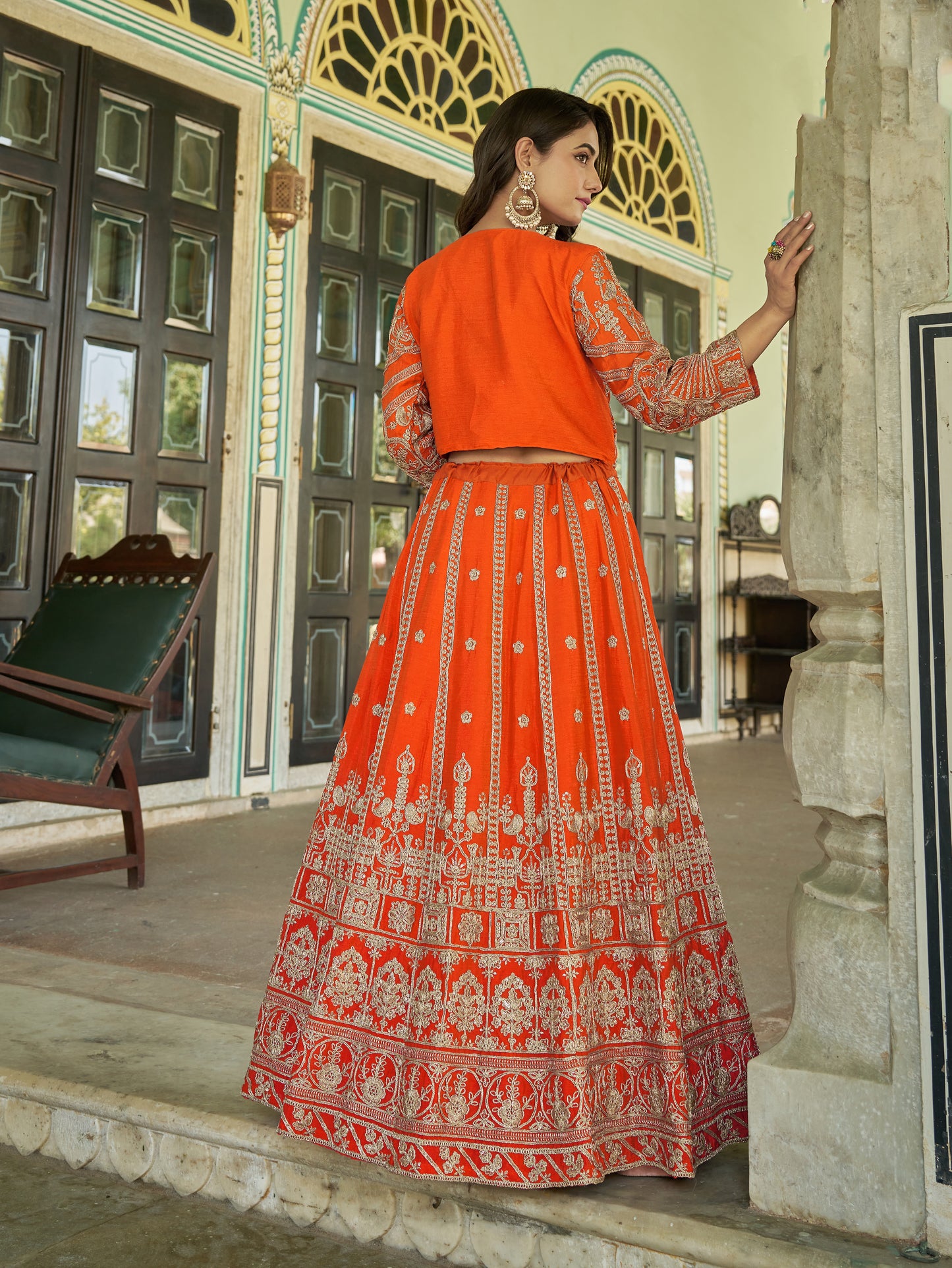 Orangefarbenes 3-teiliges Lehenga-Jacken-Set (Koti) mit Stickdetails (Kopie)