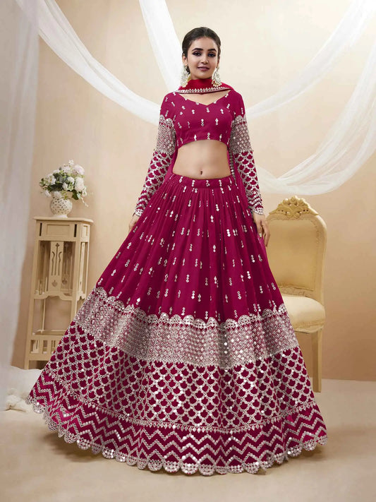Lehenga Georgette Fuchsia avec broderie en sequins et zari, accompagné d’un dupatta
