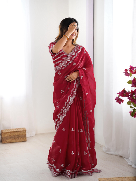 Sari de fête rouge scintillant avec broderies et sequins