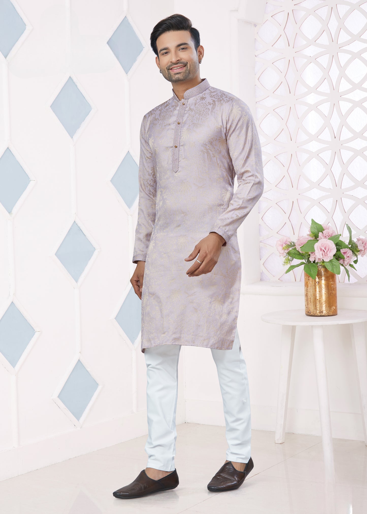 Ensemble Kurta violet clair lilas avec broderie Pintex en jacquard