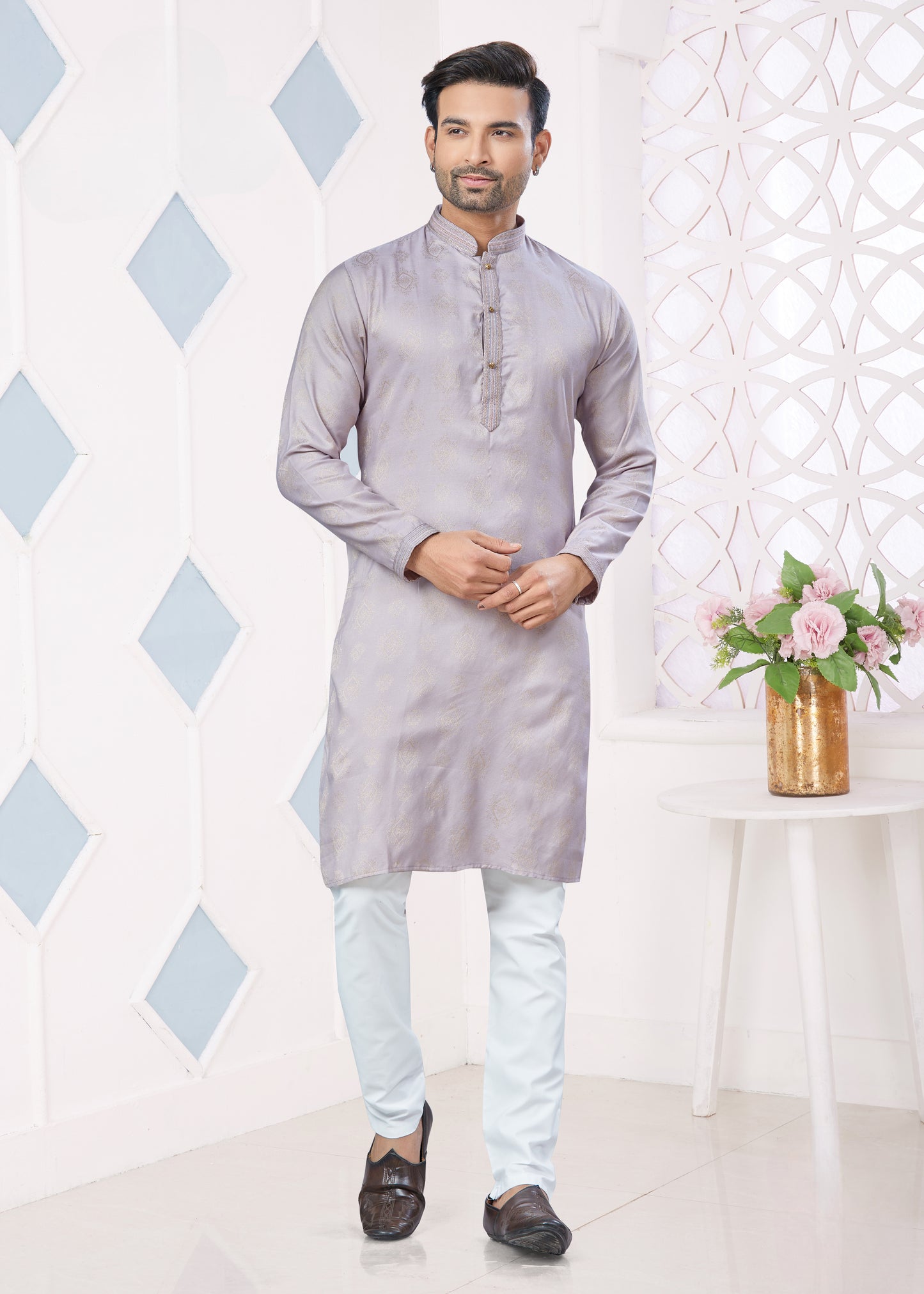 Ensemble Kurta violet clair avec broderie Pintex en jacquard