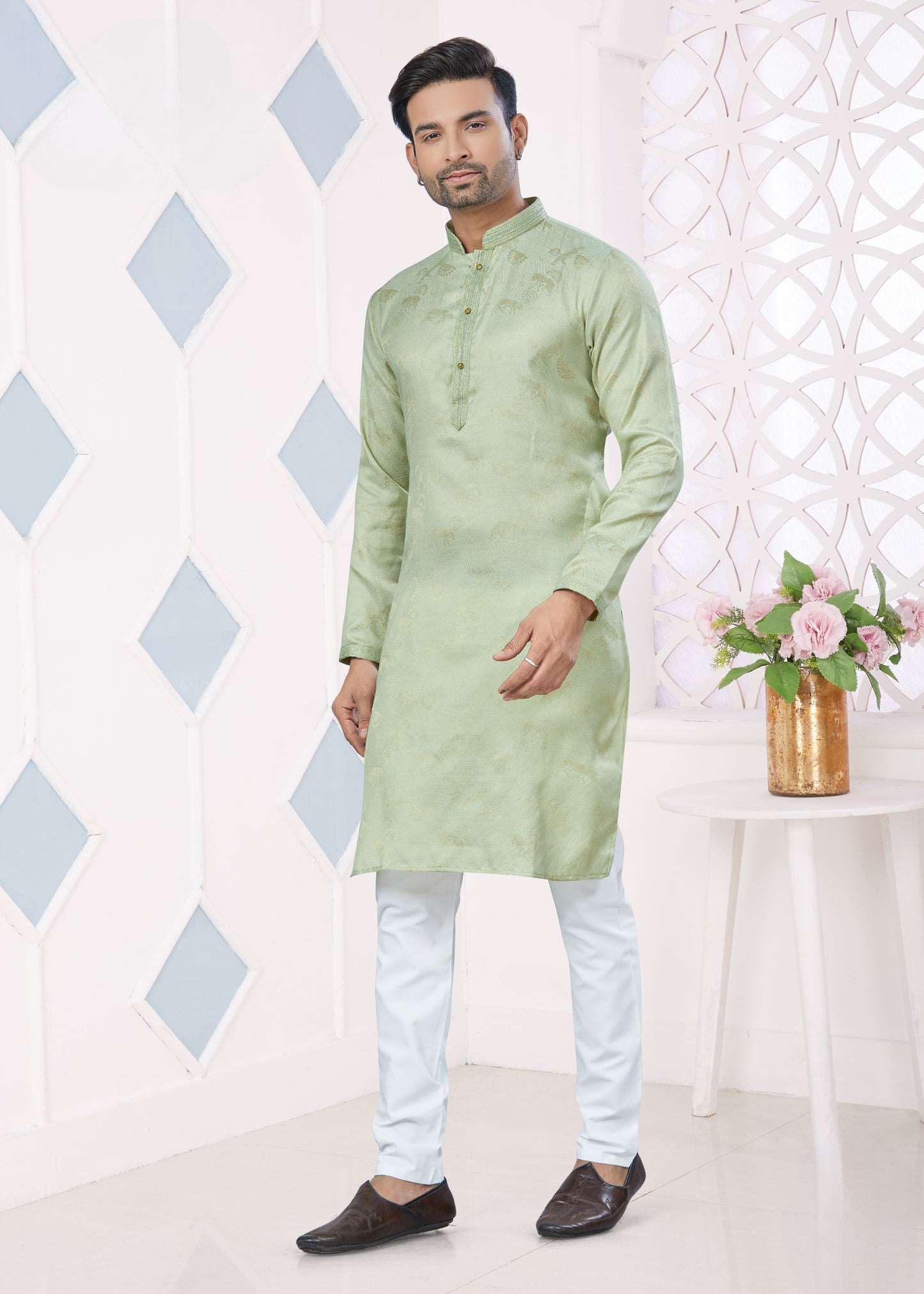Ensemble Kurta vert clair avec broderie Pintex en jacquard