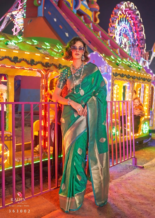 Sari en soie tissée à la main couleur vert avec art tissé à la main