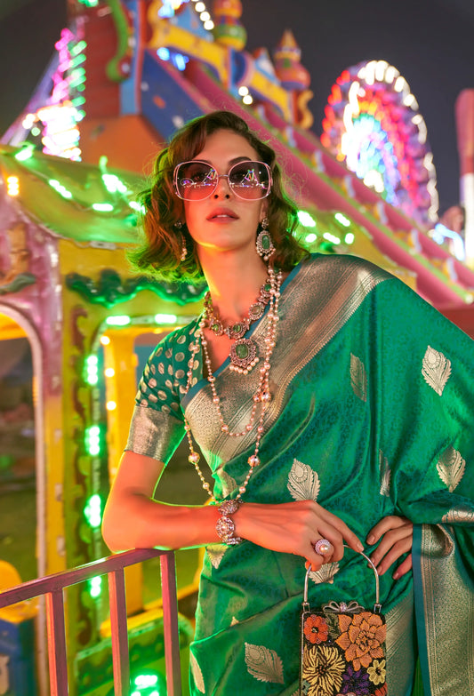 Sari en soie tissée à la main couleur vert avec art tissé à la main