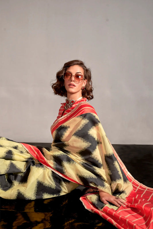 Sari en soie beige Mal (malmal) filée à la main
