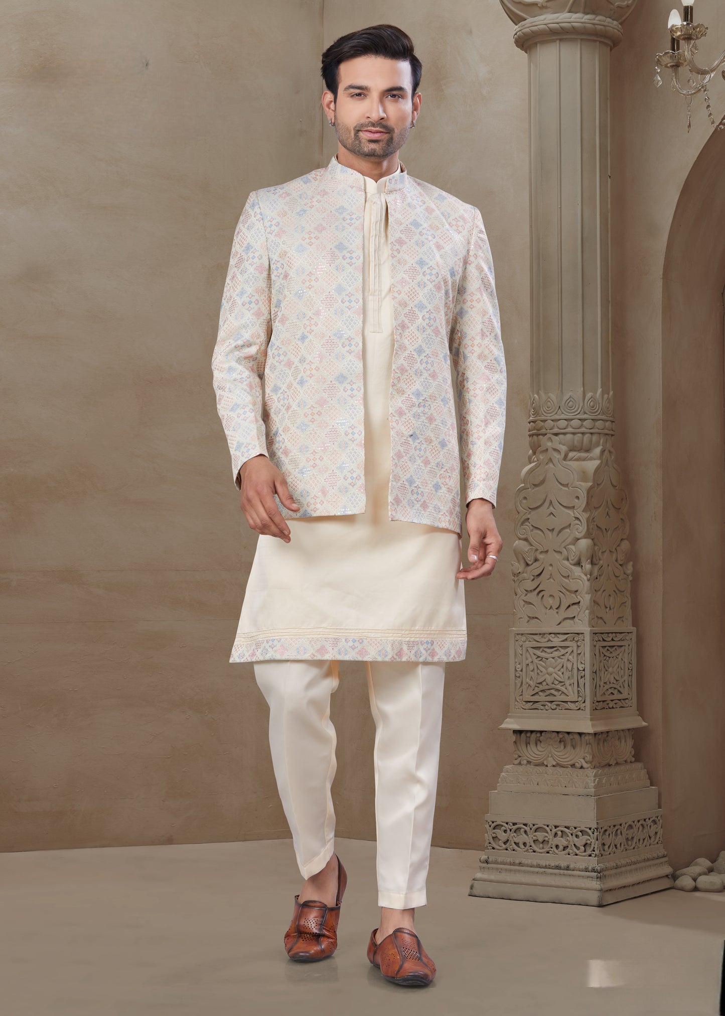 Ensemble Kurta beige doux avec Veste Sophistiqué à détails courte