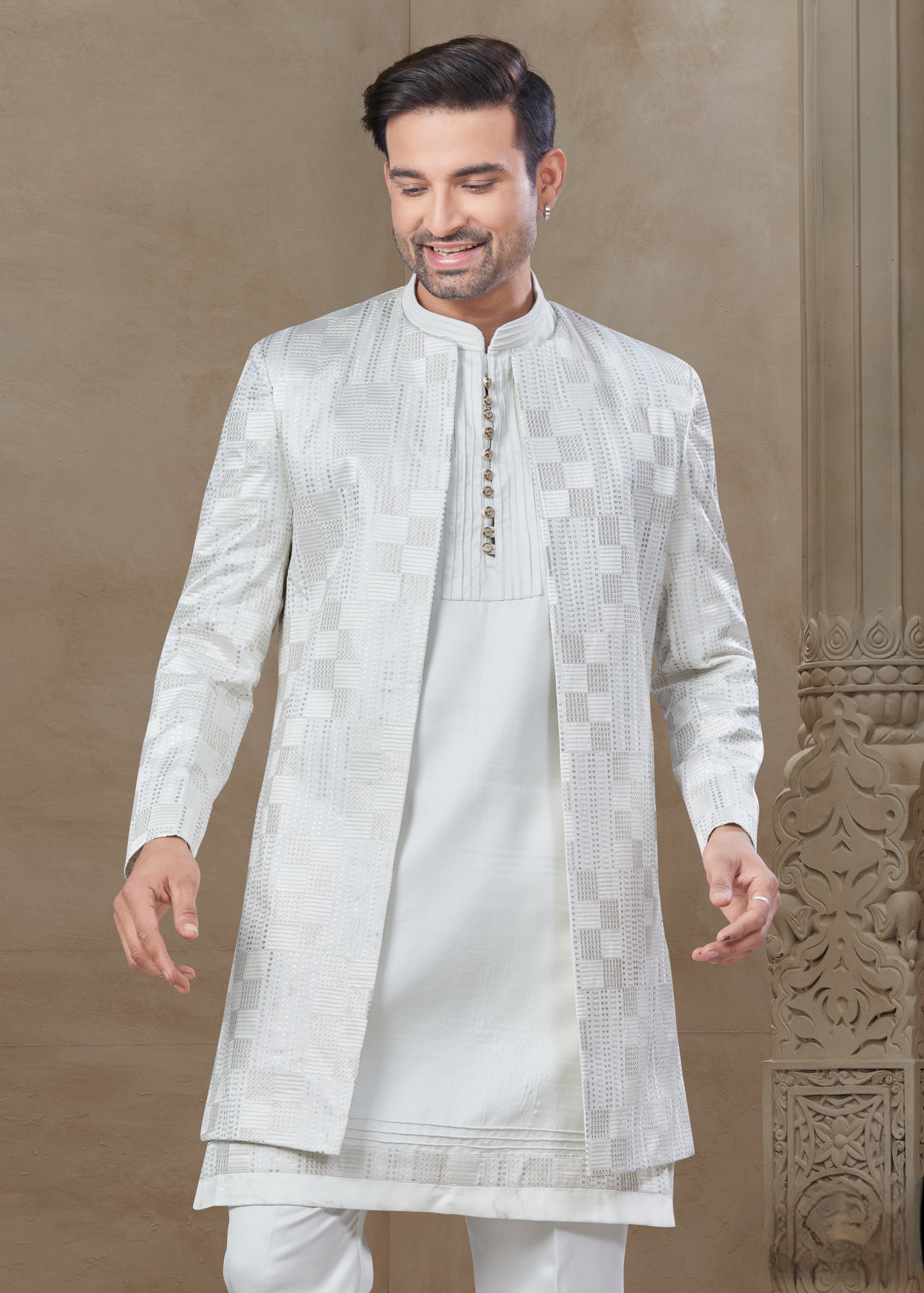 Ensemble Kurta blanc uni avec Veste Sophistiqué à détails géométriques mi-longue