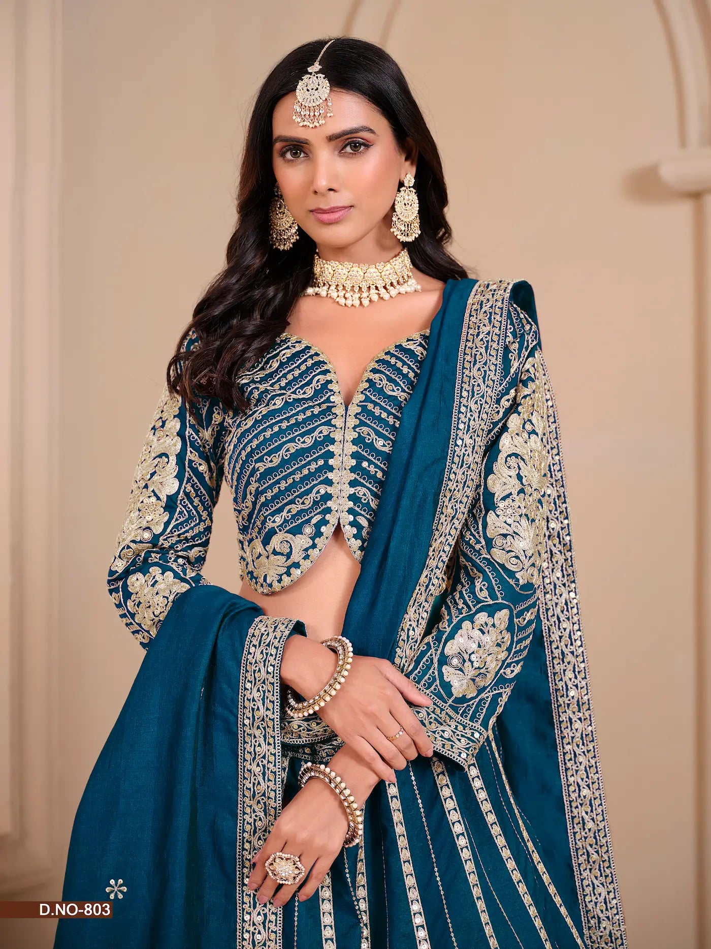 Blaugrün schimmerndes Lehenga Choli aus Kunstseide mit Fadenstickerei und Pailletten