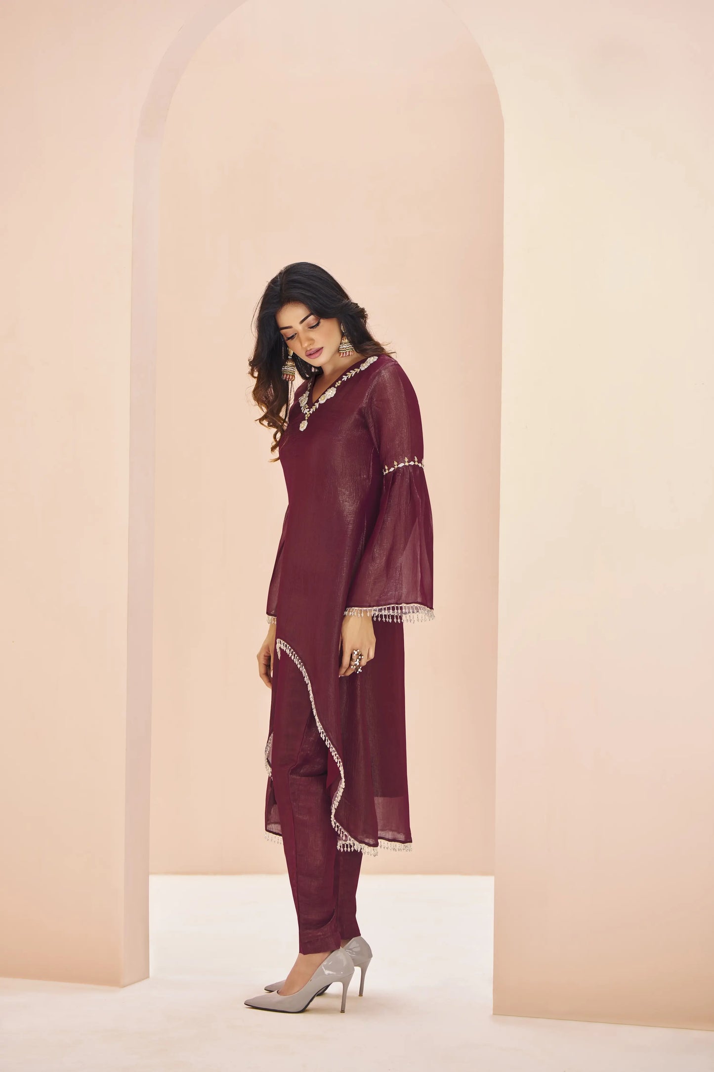 Salwar en organza bordeaux avec broderie à la main