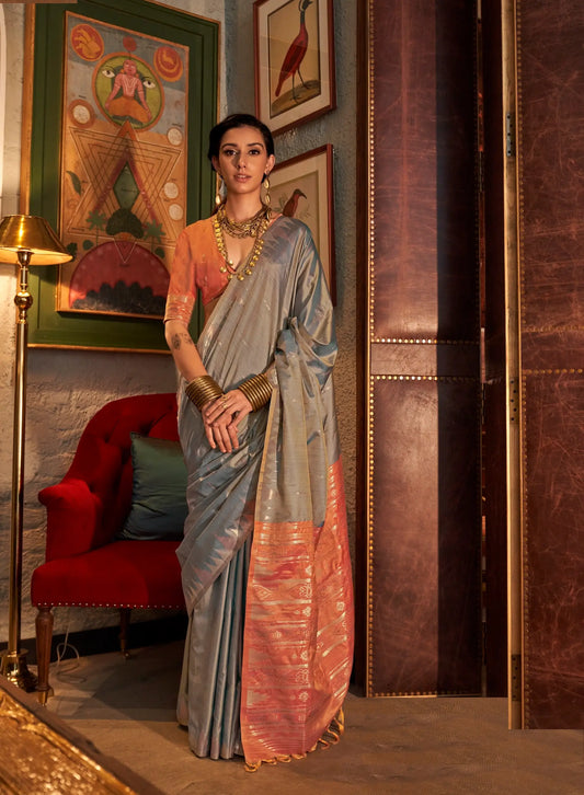 Sari en soie grise avec pallu Design contrastant au motif Ikkat