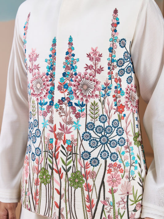 Ensemble Kurta Homme avec Veste Blanc et broderies de fleurs romantiques COLLECTION ARVIN