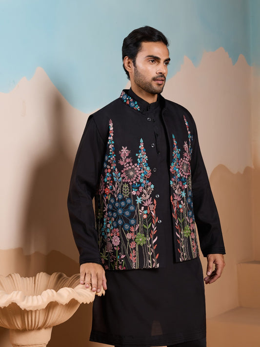 Ensemble Kurta Homme avec Veste Noir et broderies de fleurs romantiques COLLECTION ARVIN
