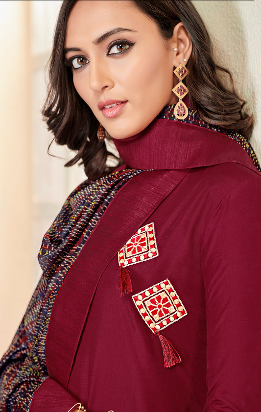 Ensemble Kurta long avec dupatta et poches élégant rouge bordeaux
