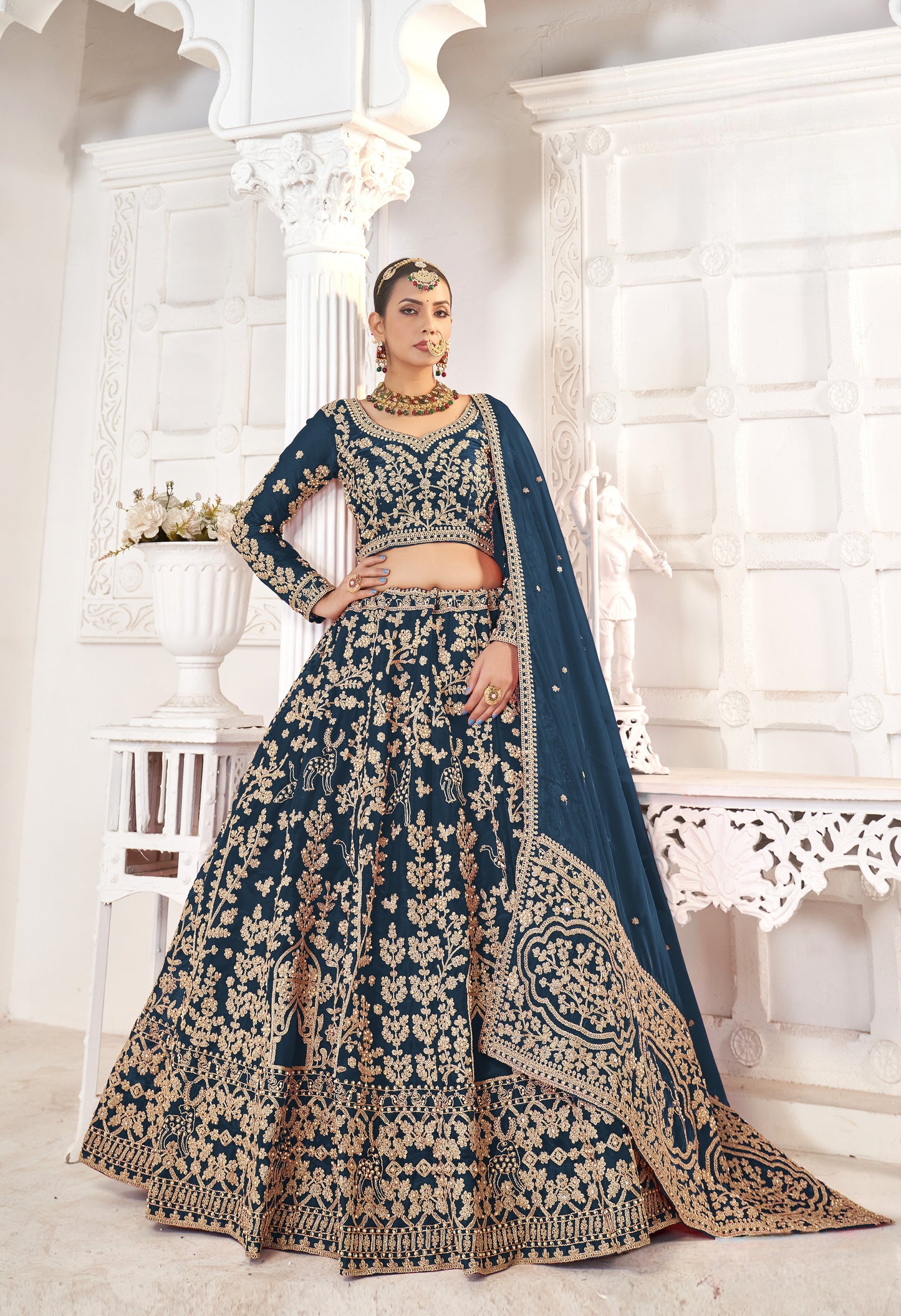 Eleganter rosa-grauer Braut-Lehenga mit Zarkan-Stickerei und Pailletten