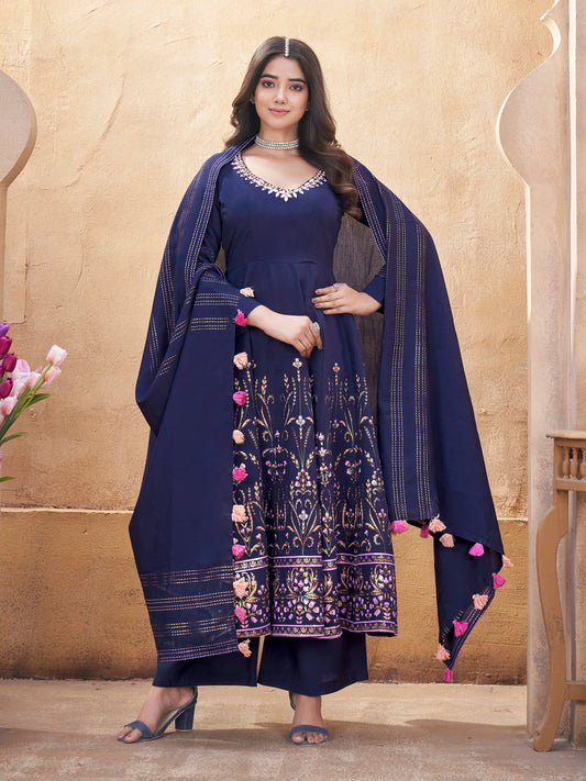 Salwar Suit en Soie Bleu Marine avec Broderie en Miroir et Impression en Feuille Métallique