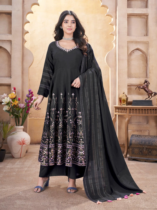 Salwar Suit en Soie Noir avec Broderie en Miroir et Impression en Feuille Métallique