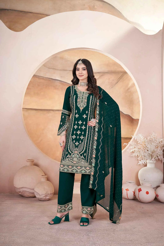 Ensemble salwar vert en georgette avec broderie et travail de Siroski
