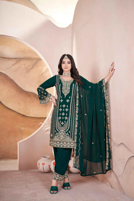 Ensemble salwar vert en georgette avec broderie et travail de Siroski
