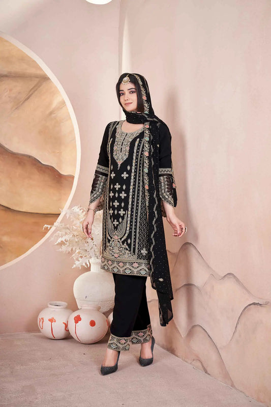 Ensemble salwar noir en georgette avec broderie et travail de Siroski