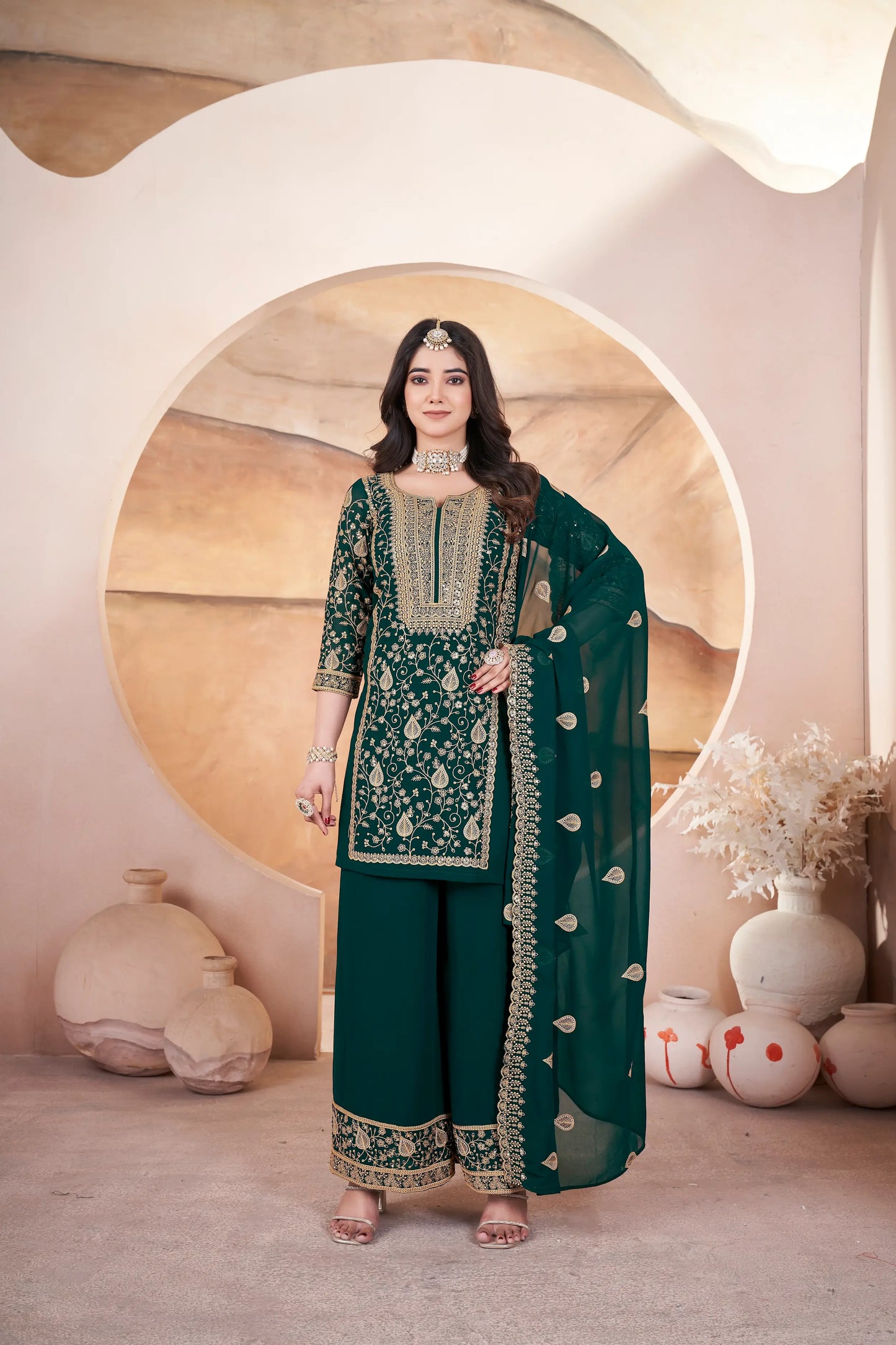 Salwar Suit en Georgette Vert Foncé avec Broderie et Sequins