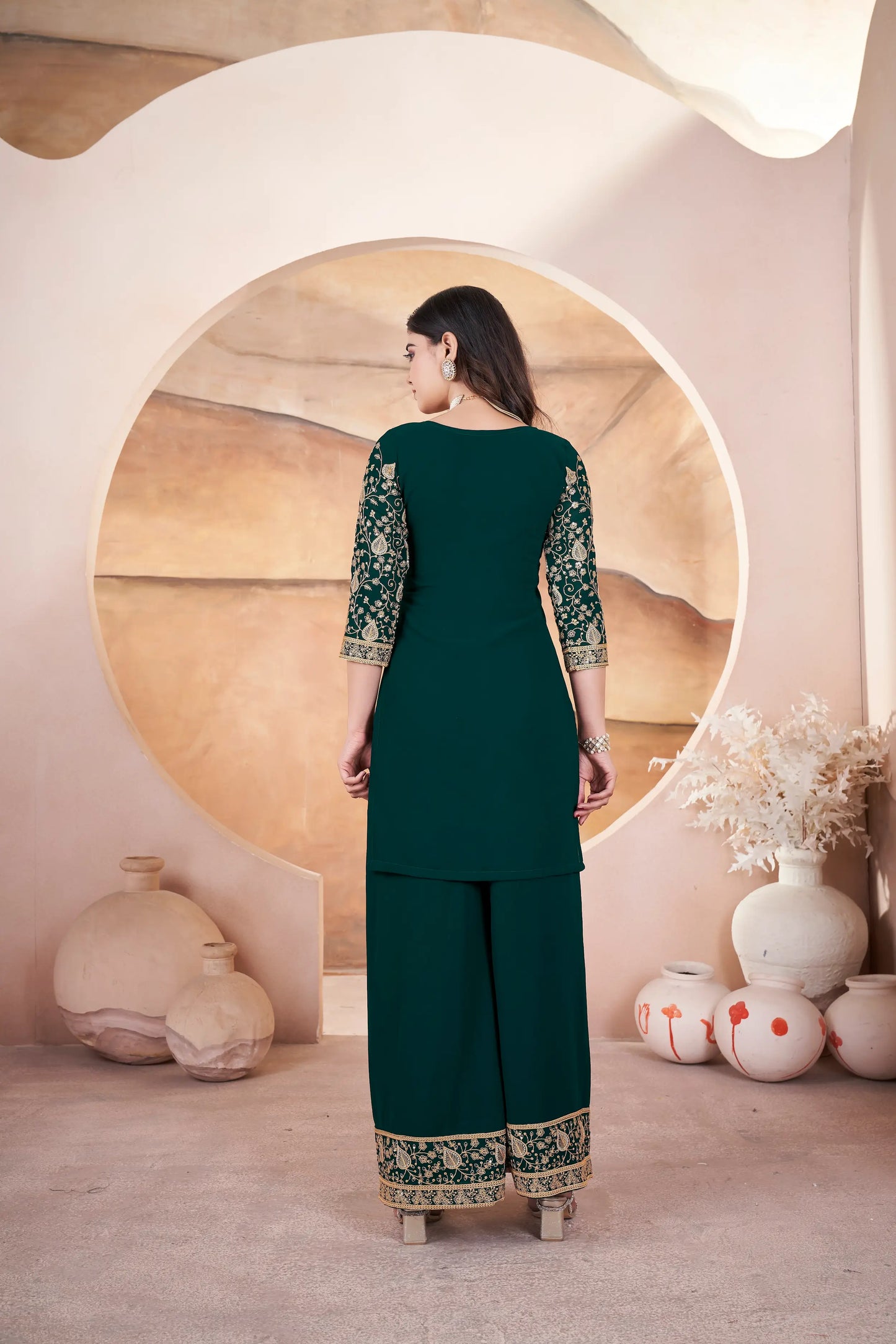 Salwar Suit en Georgette Vert Foncé avec Broderie et Sequins