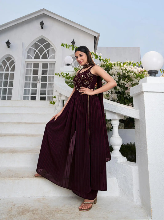 Salwar Suit en Georgette Violet avec Broderie au Fil et Sequins, accompagné d'un Palazzo