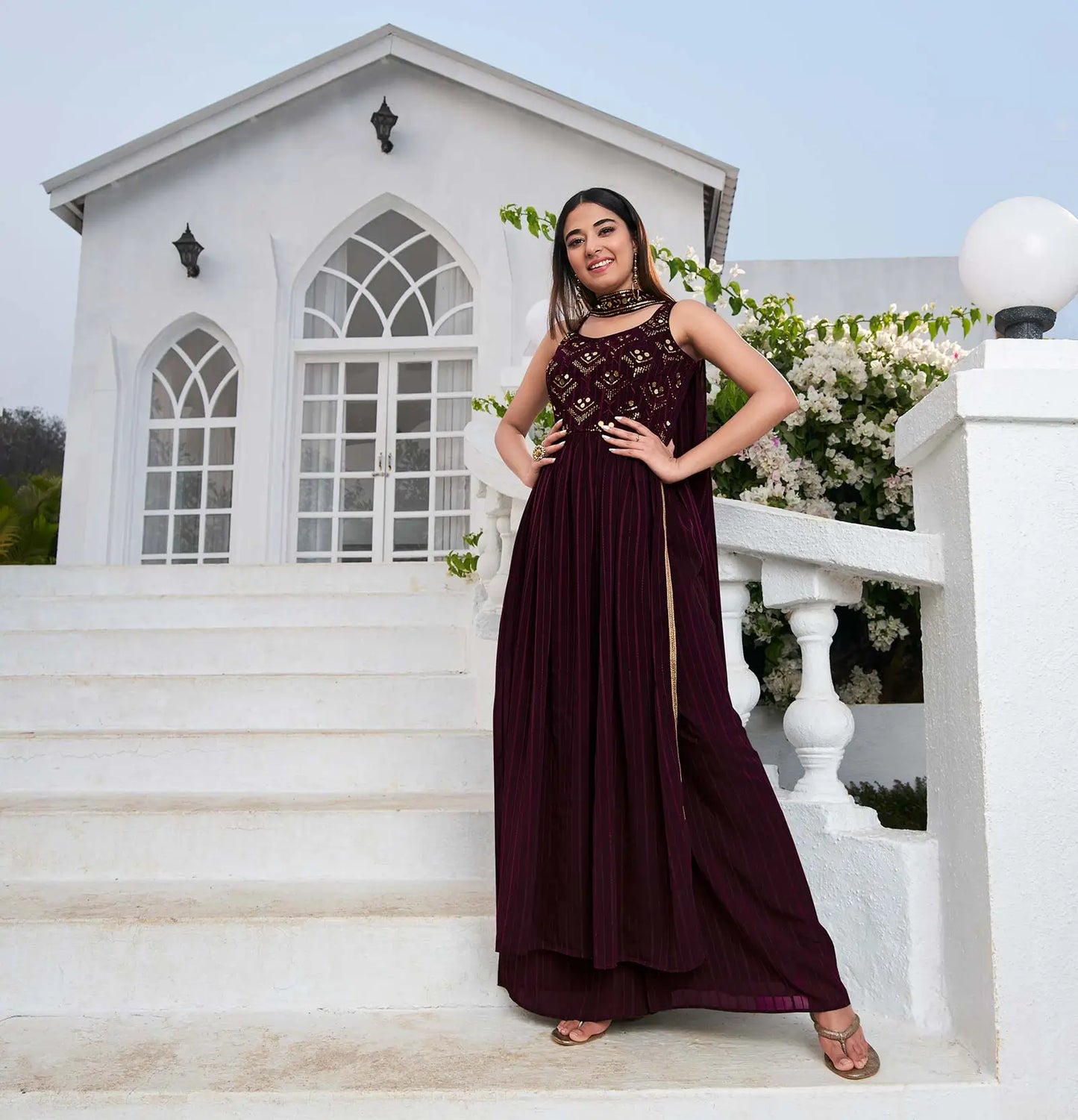 Salwar Suit en Georgette Violet avec Broderie au Fil et Sequins, accompagné d'un Palazzo