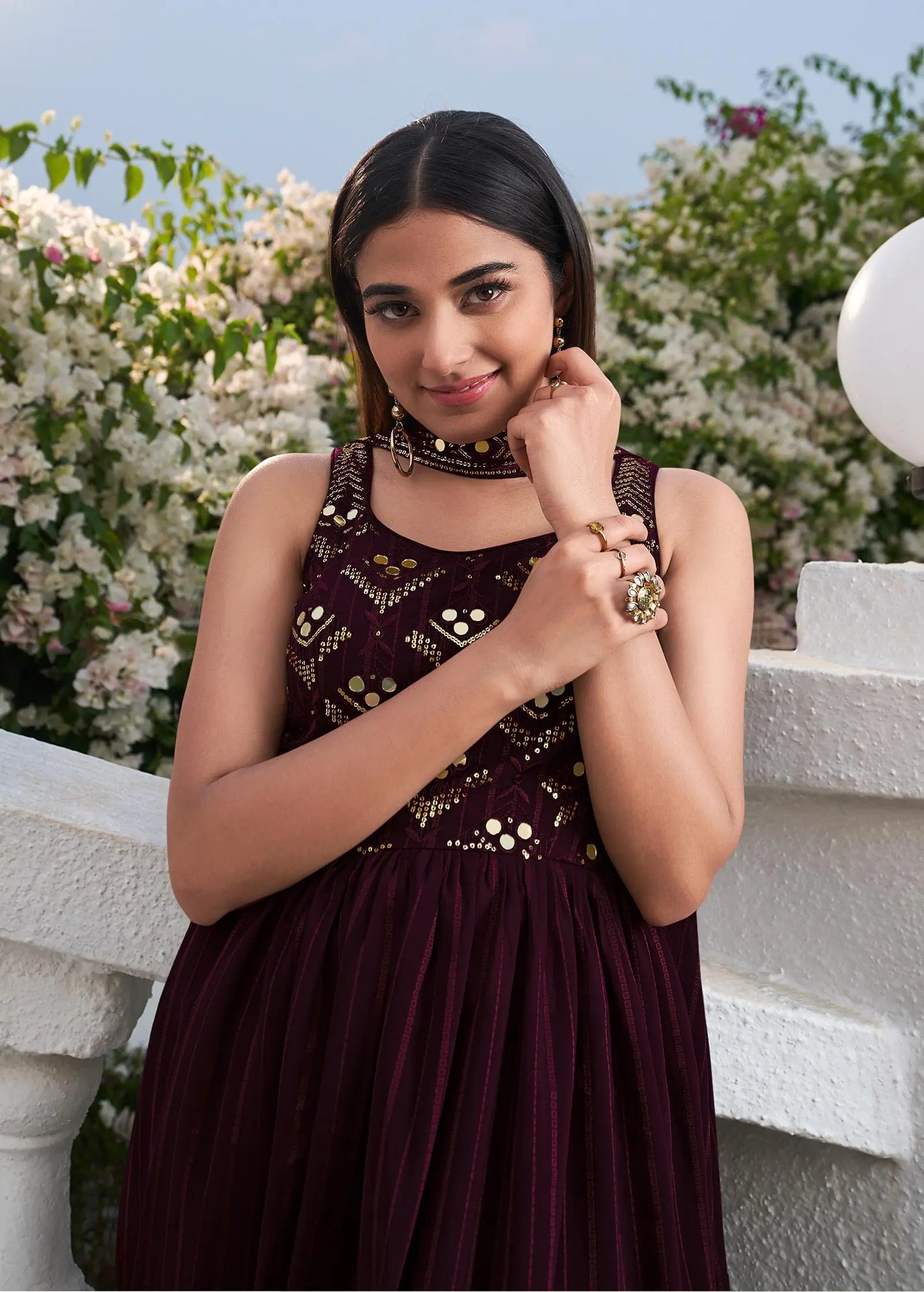 Salwar Suit en Georgette Violet avec Broderie au Fil et Sequins, accompagné d'un Palazzo