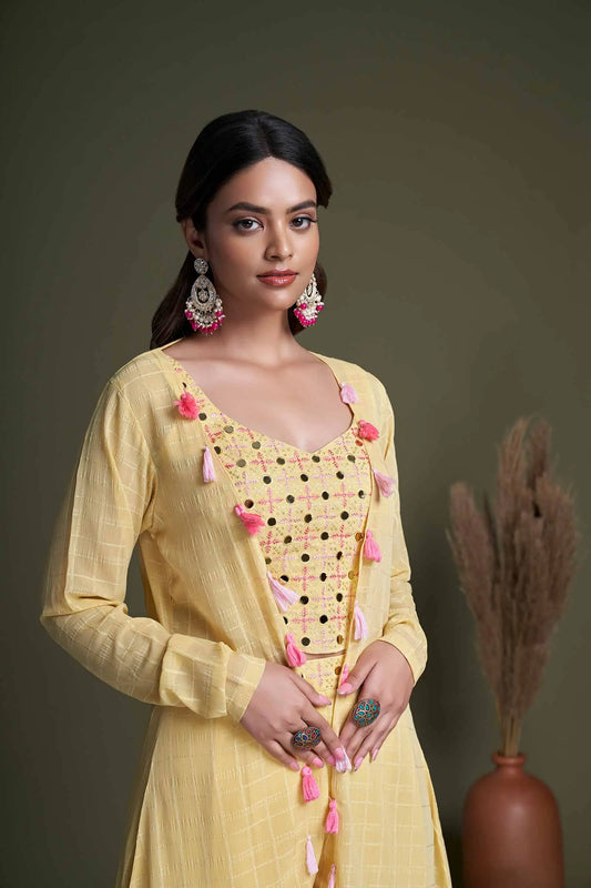 Ensemble Co-ord en Georgette Jaune avec Broderie Tissée