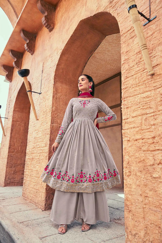 Ensemble Salwar Palazzo en Georgette Gris Rose avec Broderie en Fil et Sequins