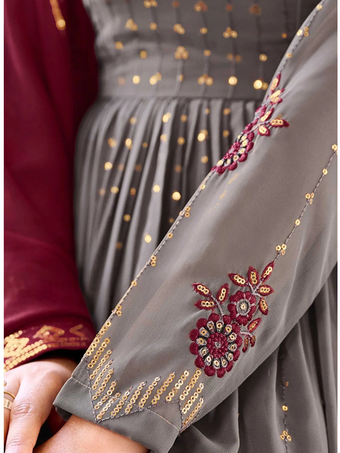 Ensemble Salwar Palazzo en Georgette Gris avec Broderie en Fil et Sequins