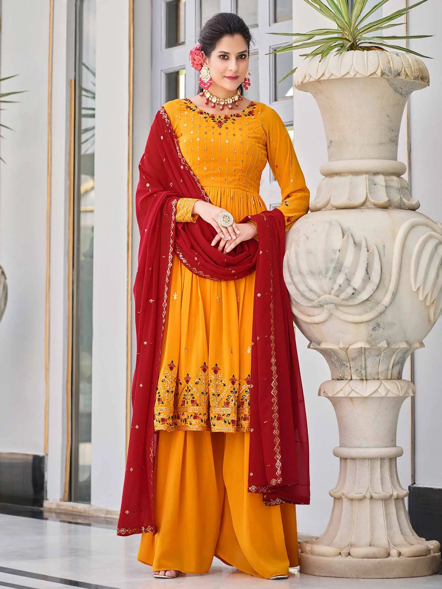Ensemble Salwar Palazzo en Georgette Jaune Moutarde avec Broderie en Fil et Sequins