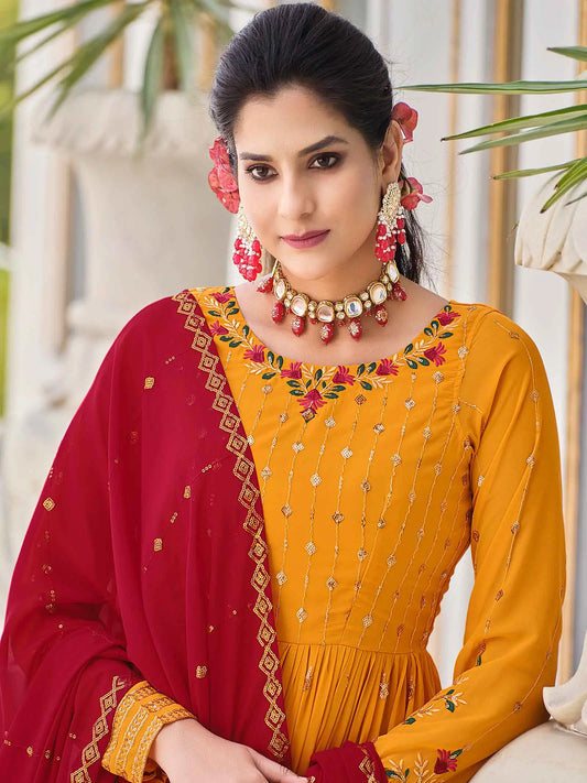 Ensemble Salwar Palazzo en Georgette Jaune Moutarde avec Broderie en Fil et Sequins