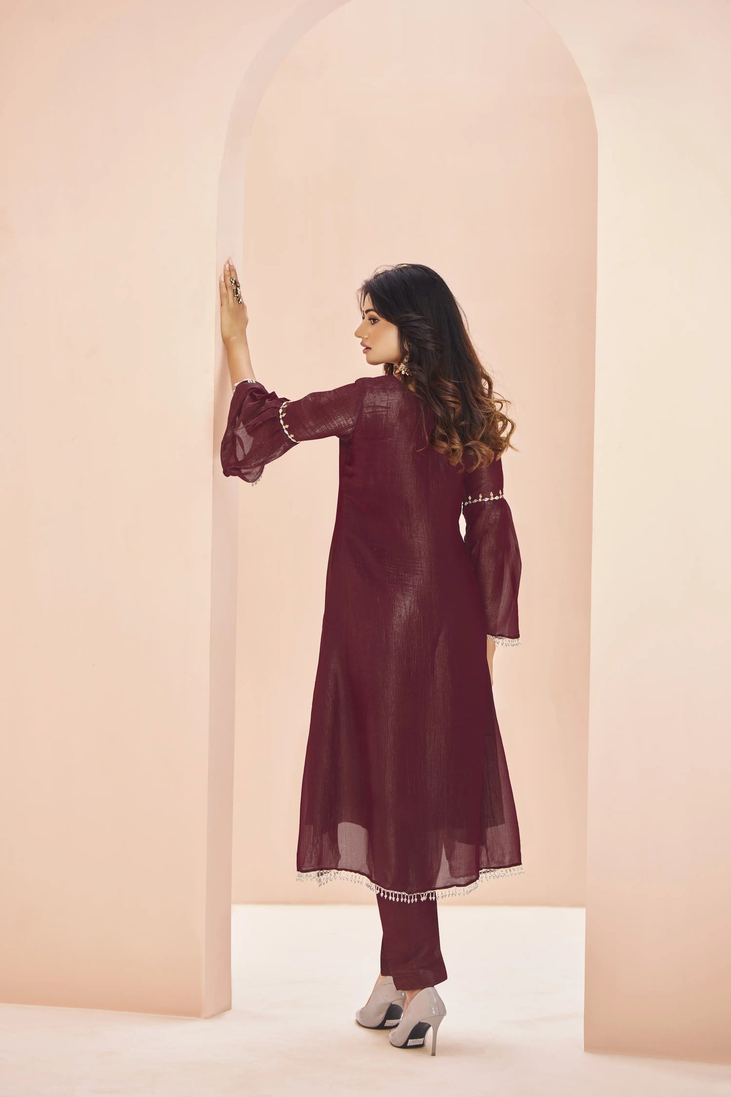 Salwar en organza bordeaux avec broderie à la main
