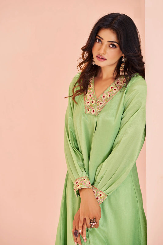 Ensemble Salwar Vert Pistache Chinon avec Broderie à la Main
