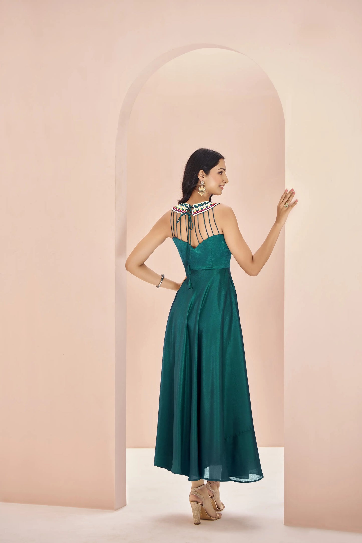 Kurta en soie chinon verte avec travail fait main