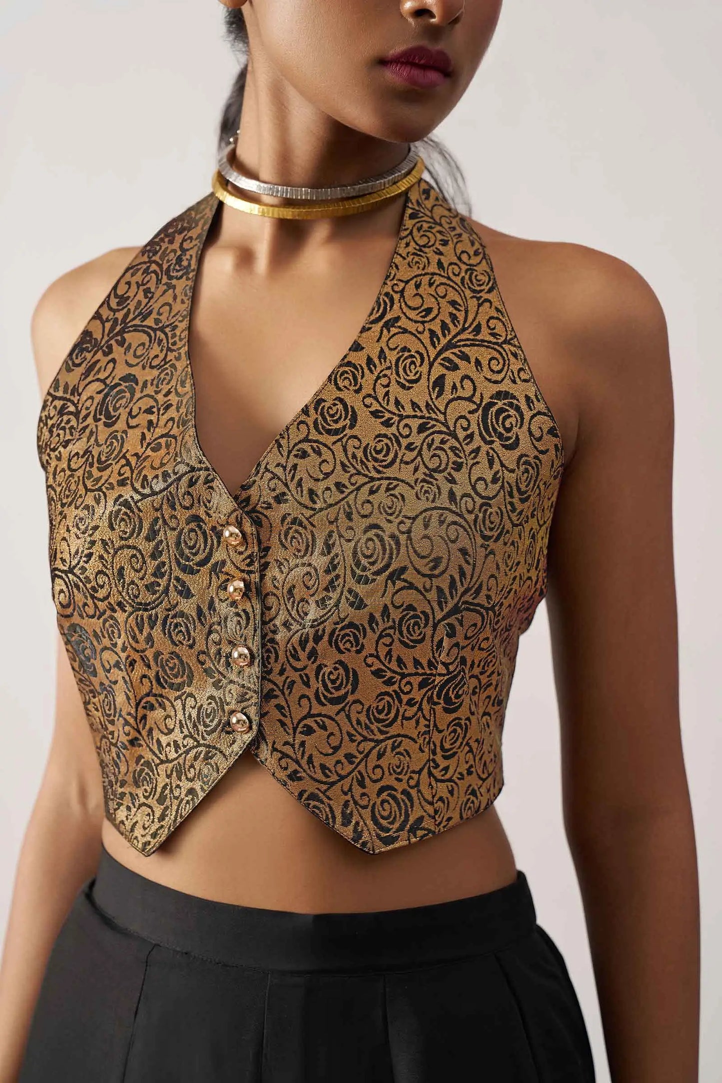 Indo-Western-Set bestehend aus schwarzer Jacquardweste und Palazzo