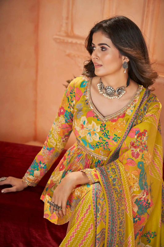 Ensemble Salwar Jaune en Soie avec Imprimé Floral