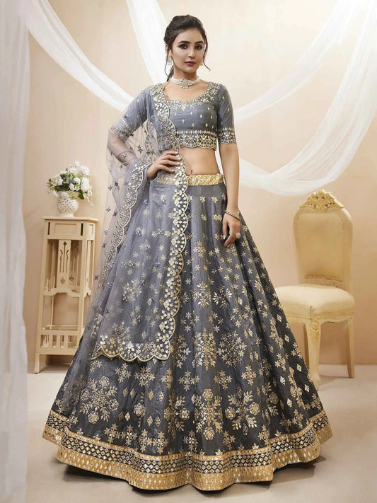 Lehenga gris en soie artificielle avec broderies en sequins et fils zari
