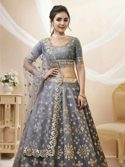 Lehenga gris en soie artificielle avec broderies en sequins et fils zari