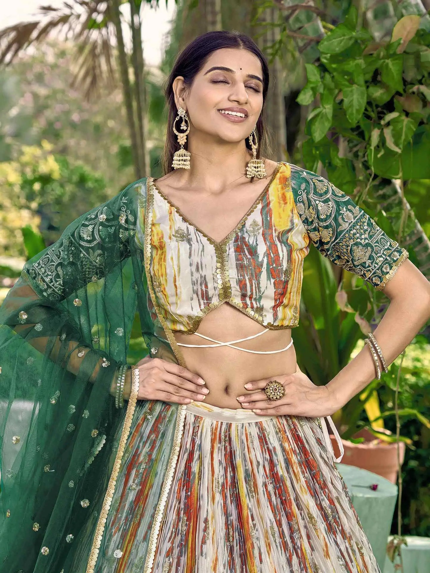 Grüner Designer-Lehenga mit Pailletten- und Zari-Stickerei, Digitaldruck
