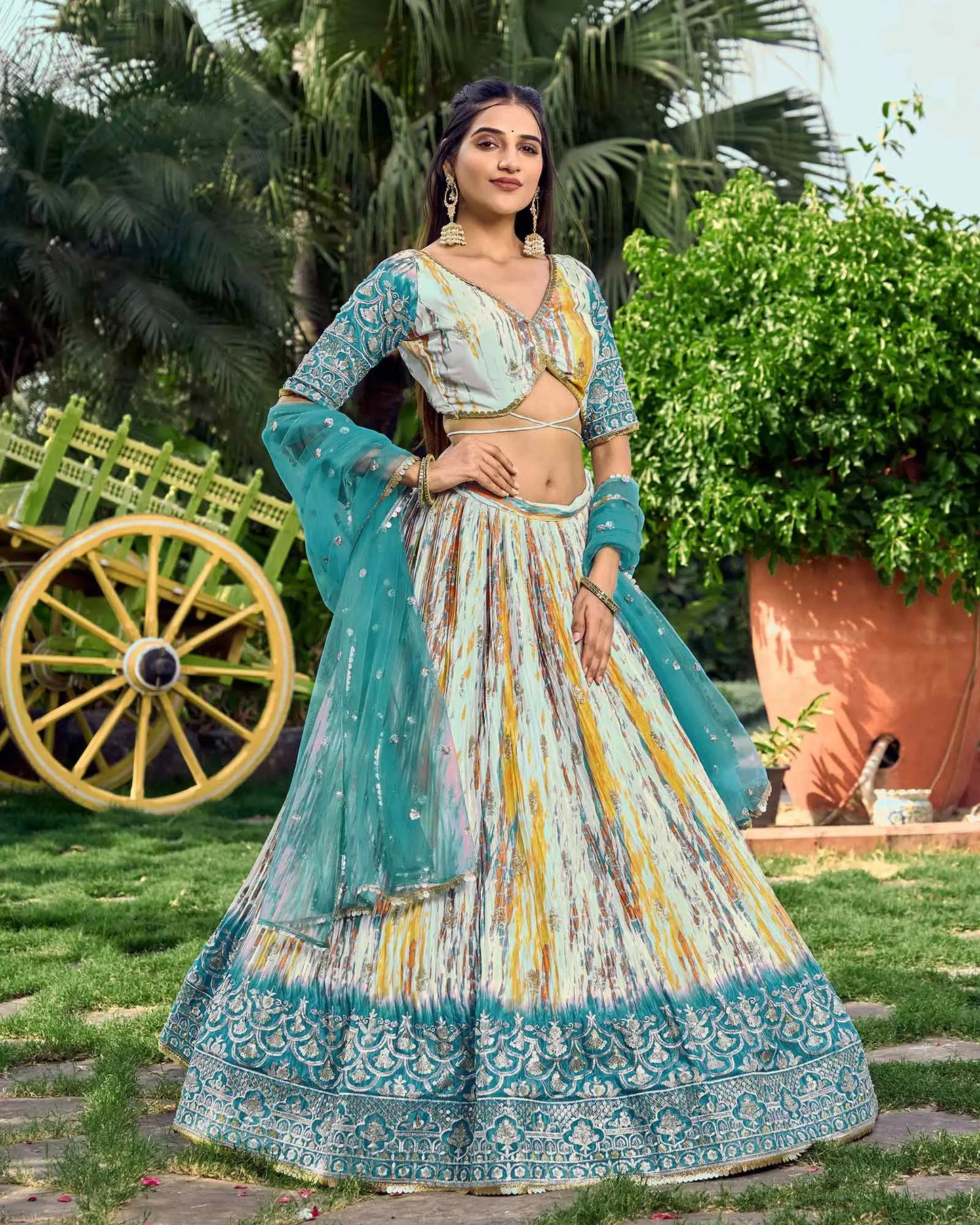 Designer-Lehenga in Lagunenblau mit Pailletten- und Zari-Stickerei, mit Digitaldruck