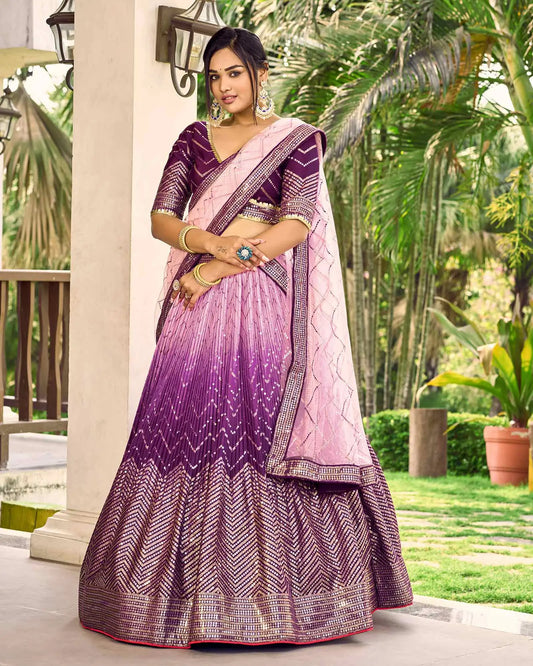 Lehenga choli violet et pêche clair avec broderies en fil et sequins