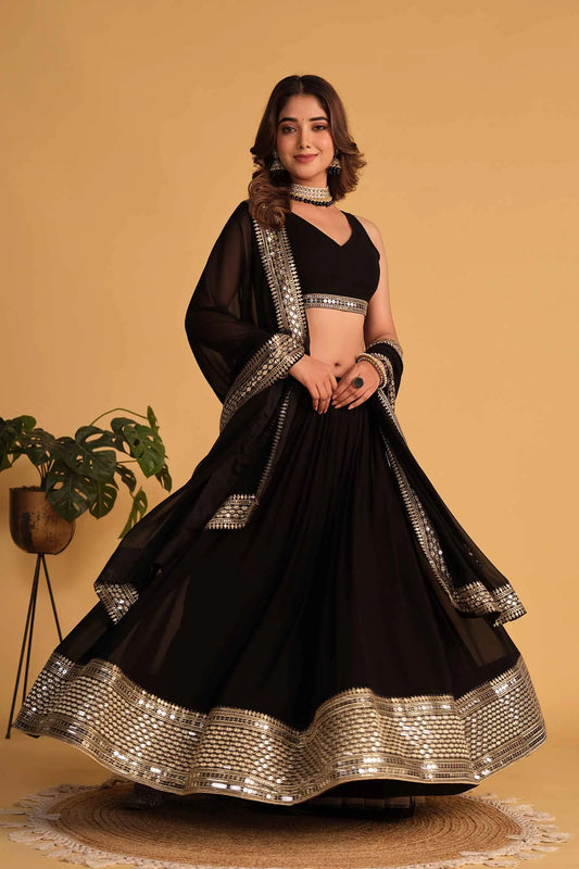Lehenga en Georgette Noir avec broderies en sequins et zari, accompagné d'un dupatta