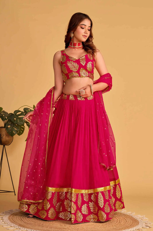 Lehenga Designer en georgette rose, orné de broderies en sequins et zari