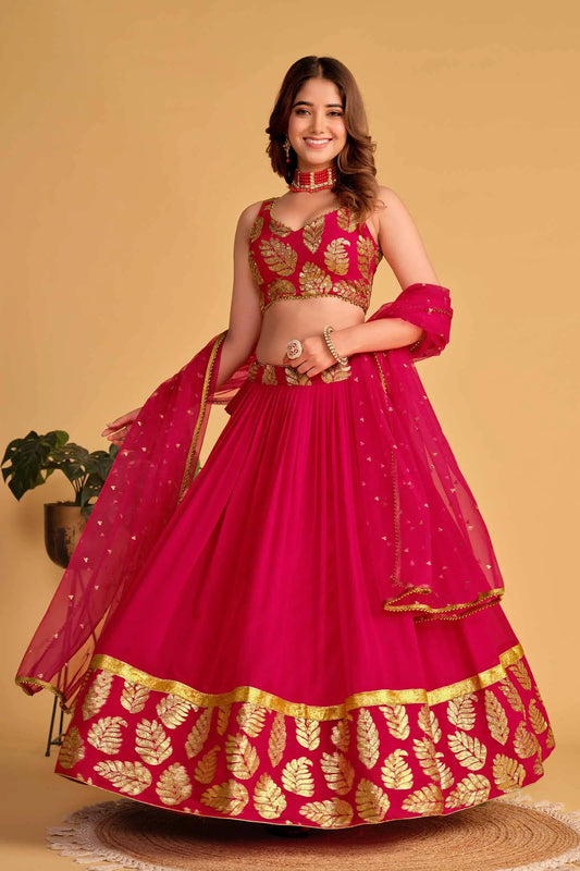 Lehenga Designer en georgette rose, orné de broderies en sequins et zari