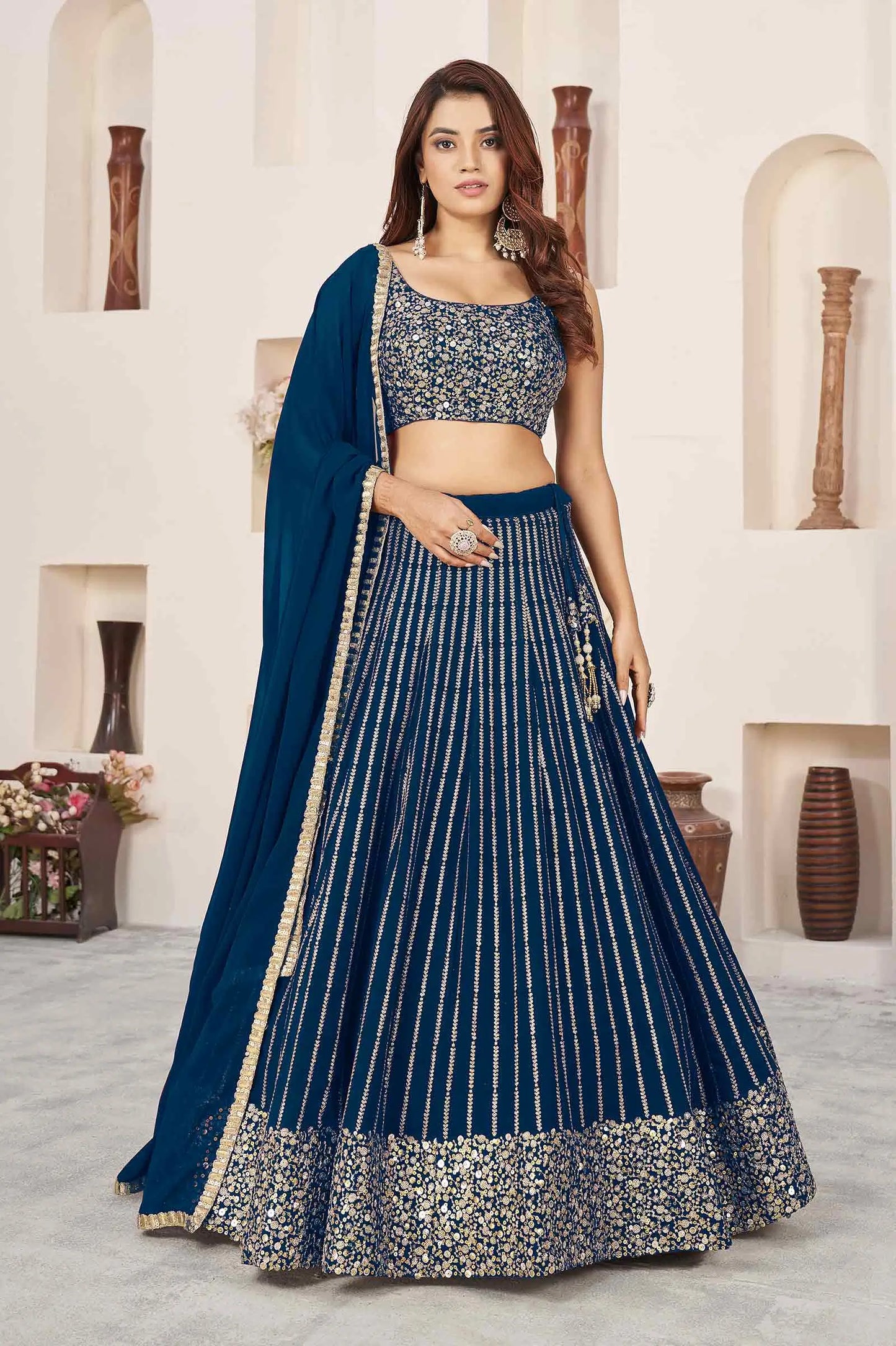 Lehenga Bleu de Prusse en georgette avec broderies de sequins et zari